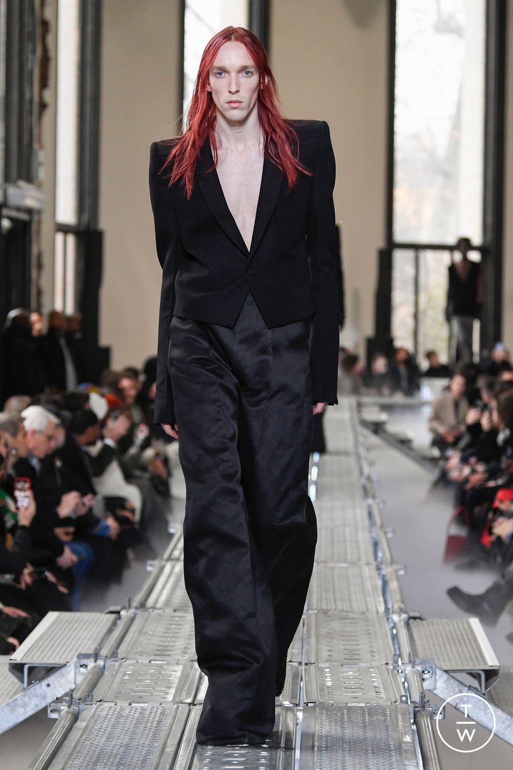Fashion Week Paris Fall/Winter 2023 look 40 from the Rick Owens collection 男装