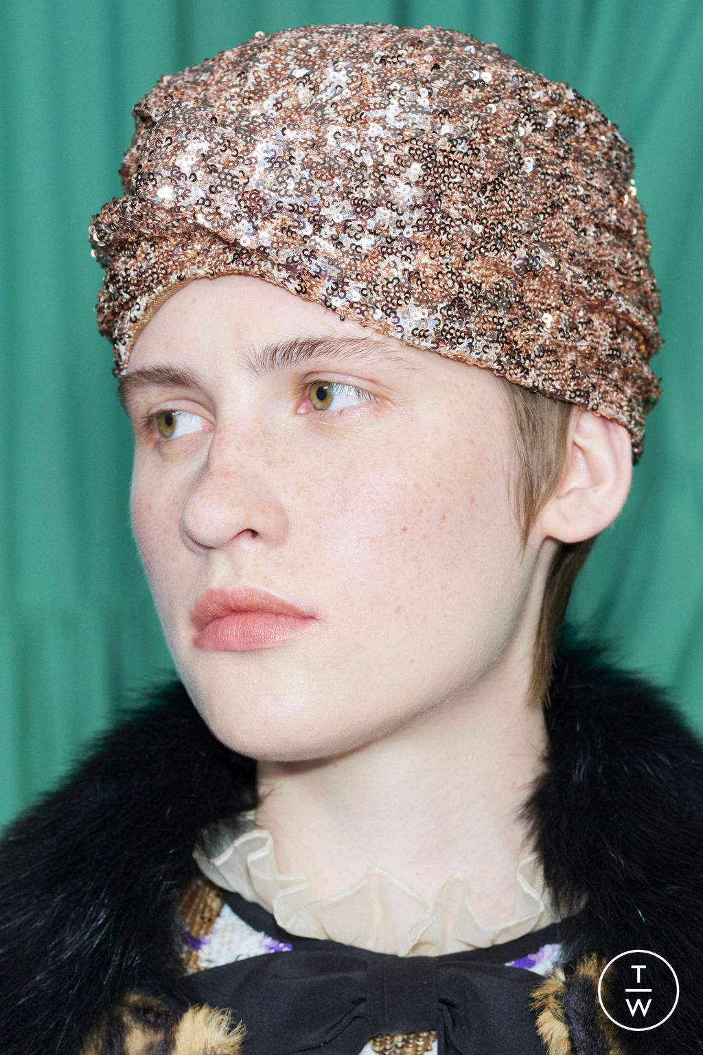 Fashion Week Paris Pre-Fall 2025 look 34 from the Valentino collection womenswear