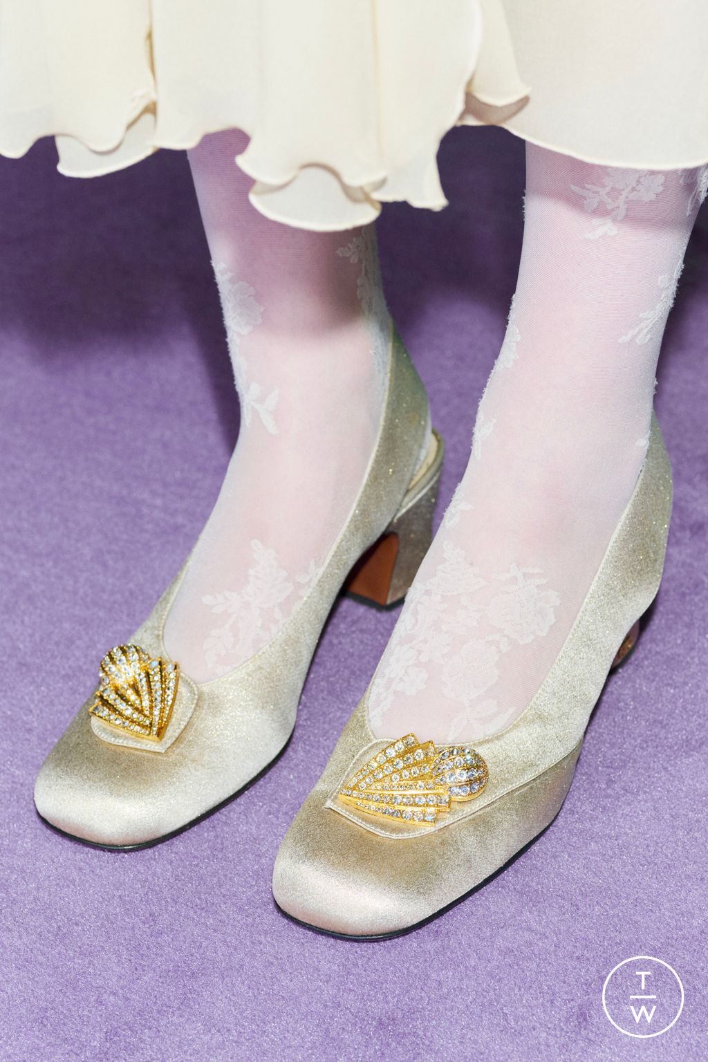 Fashion Week Paris Pre-Fall 2025 look 35 from the Valentino collection womenswear