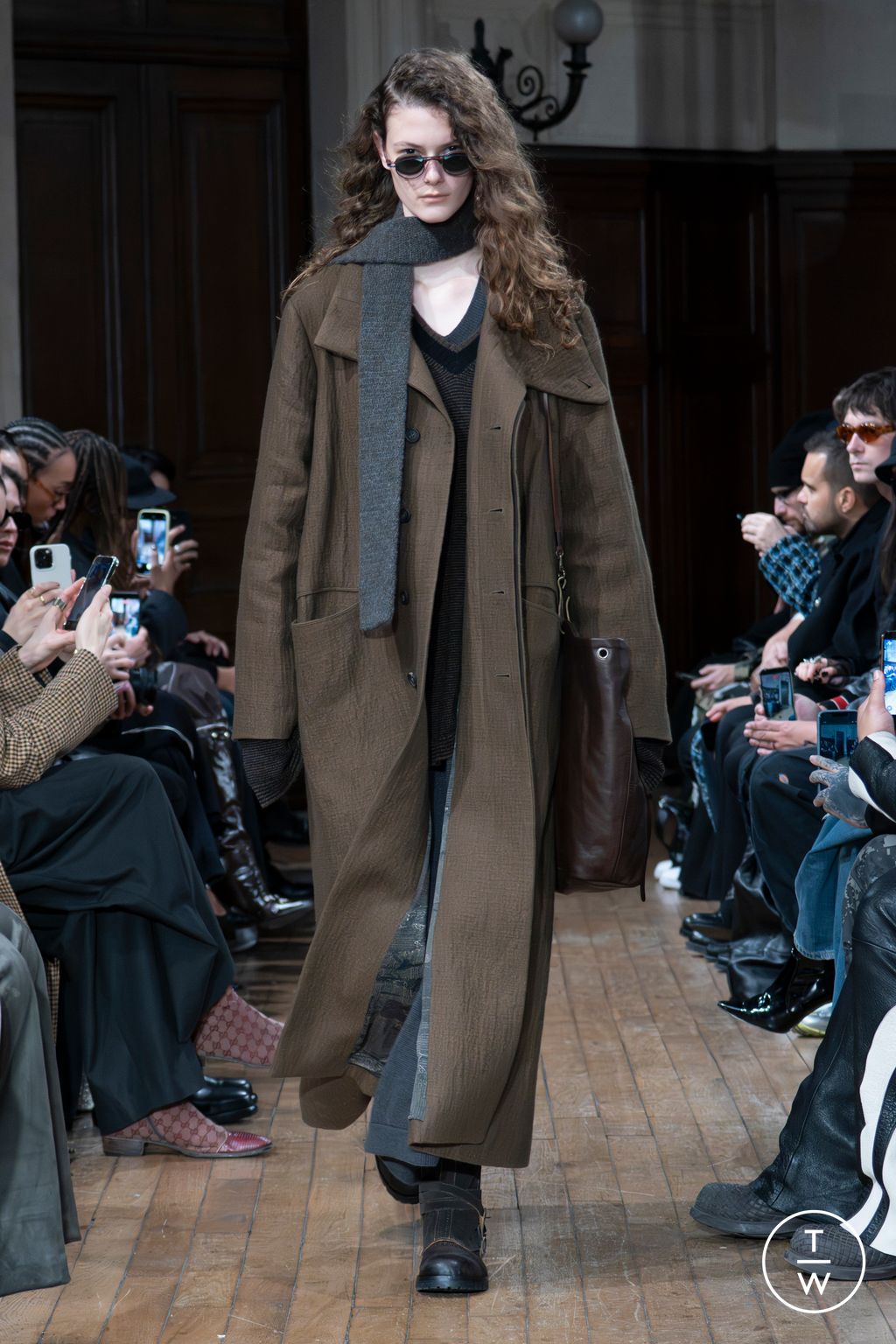 Fashion Week Paris Fall/Winter 2026 look 16 from the Ziggy Chen collection menswear