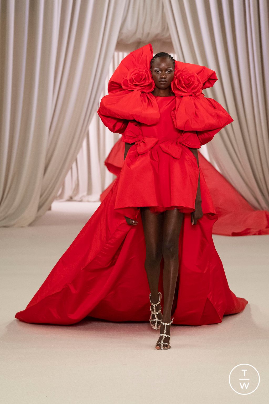 Fashion Week Paris Spring/Summer 2023 look 39 from the Giambattista Valli collection couture