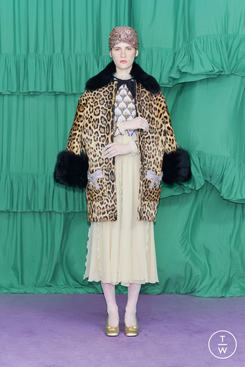 Fashion Week Paris Pre-Fall 2025 look 33 from the Valentino collection womenswear