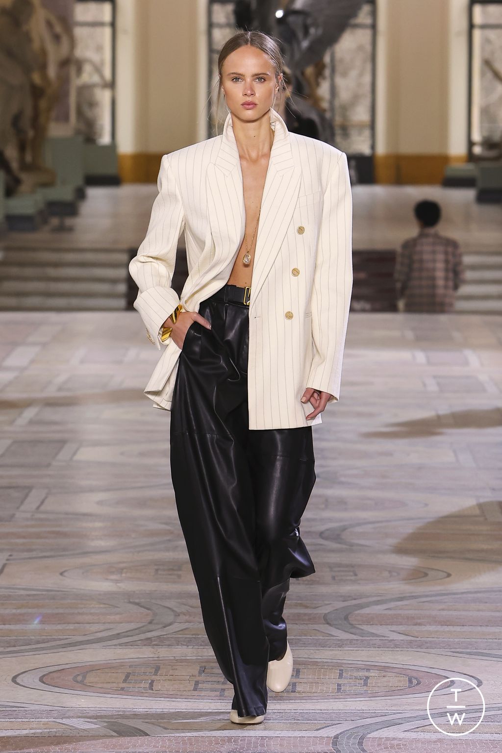 Fashion Week Paris Fall/Winter 2023 look 16 de la collection Zimmermann womenswear
