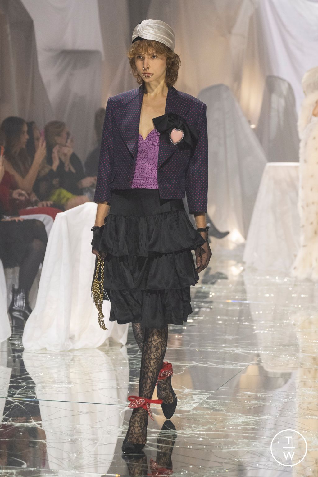 Fashion Week Paris Spring/Summer 2025 look 16 from the Valentino collection womenswear