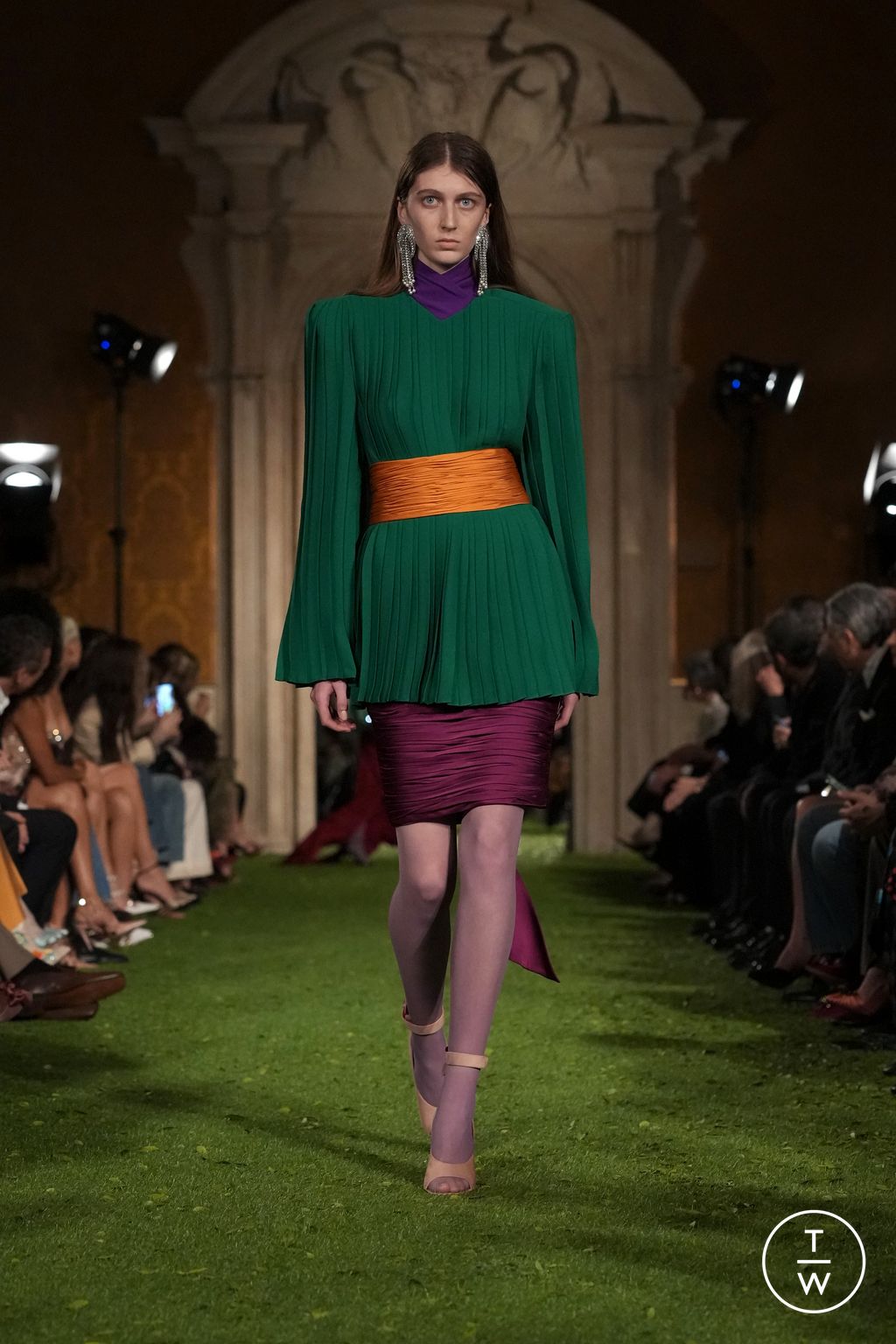 Fashion Week Paris Fall/Winter 2026 look 16 from the Valentino collection womenswear