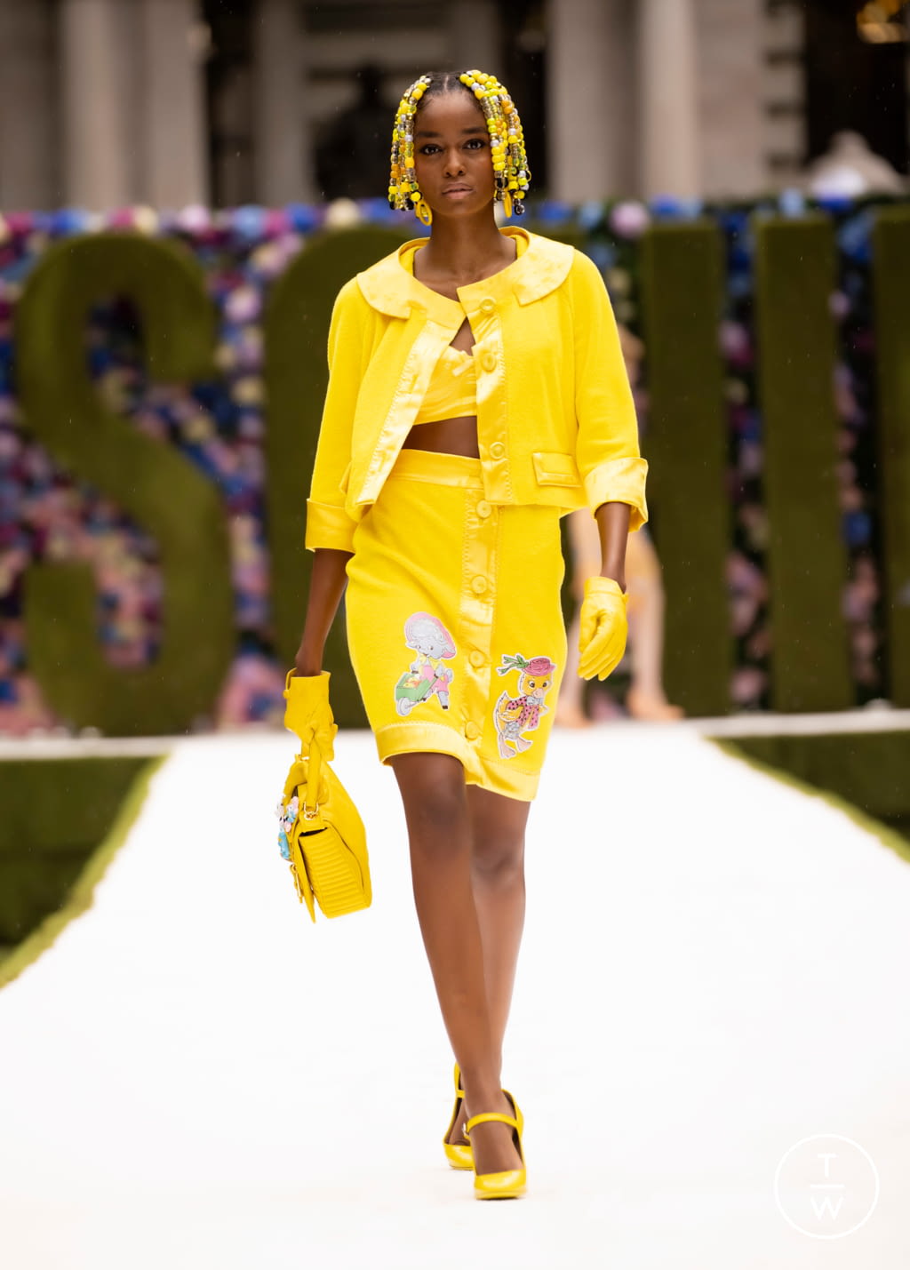 Fashion Week New York Spring/Summer 2022 look 17 de la collection Moschino womenswear