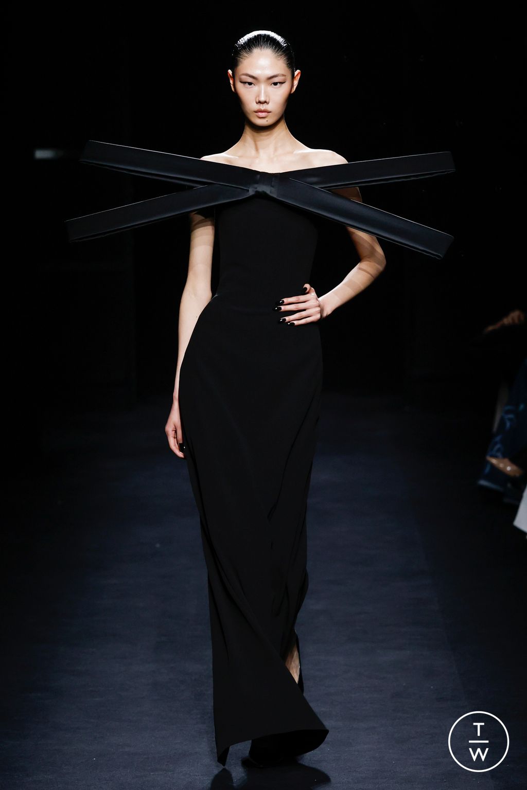 Fashion Week Paris Fall/Winter 2024 look 17 from the Nina Ricci collection womenswear