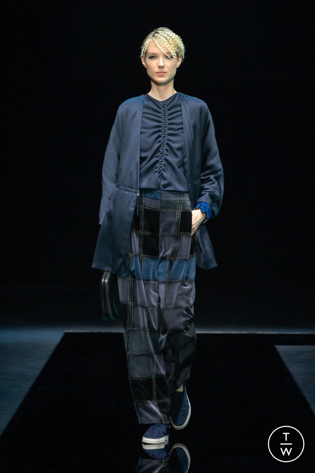 Fashion Week Milan Fall/Winter 2021 look 17 from the Giorgio Armani collection womenswear