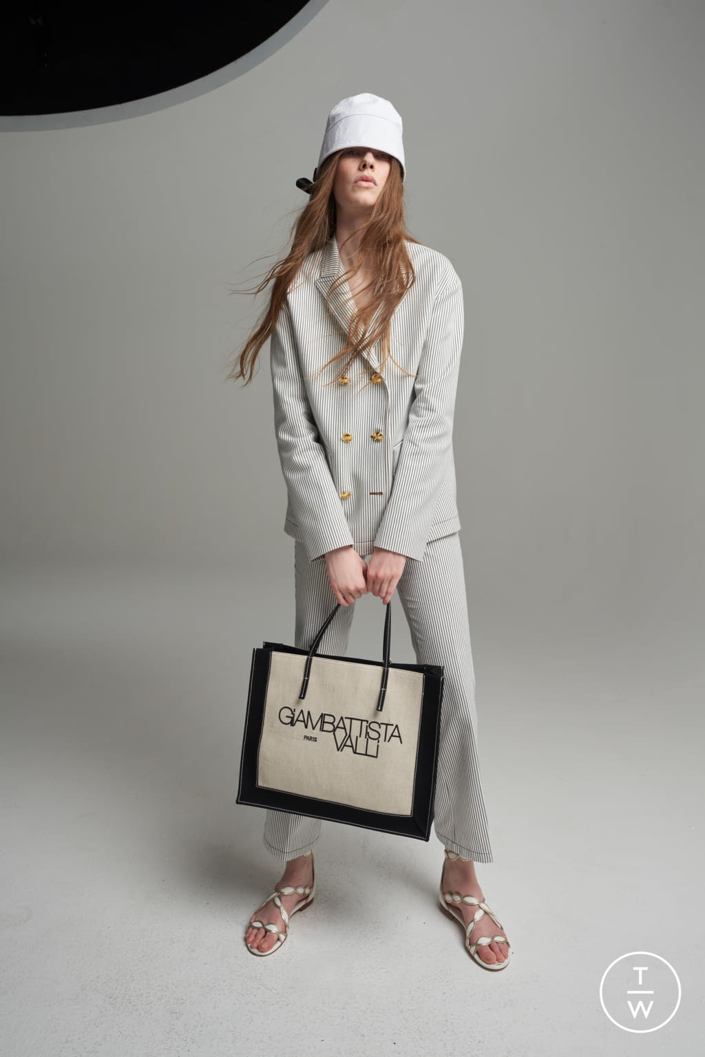 Fashion Week Paris Resort 2022 look 17 de la collection Giambattista Valli womenswear
