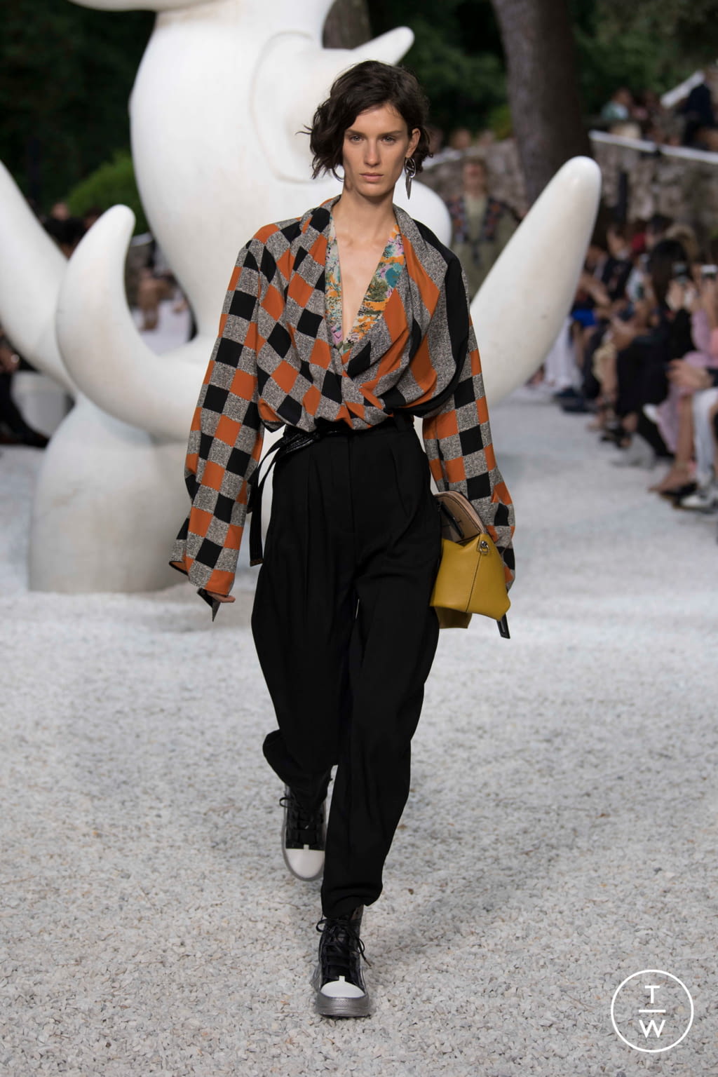Fashion Week Paris Resort 2019 look 17 de la collection Louis Vuitton womenswear