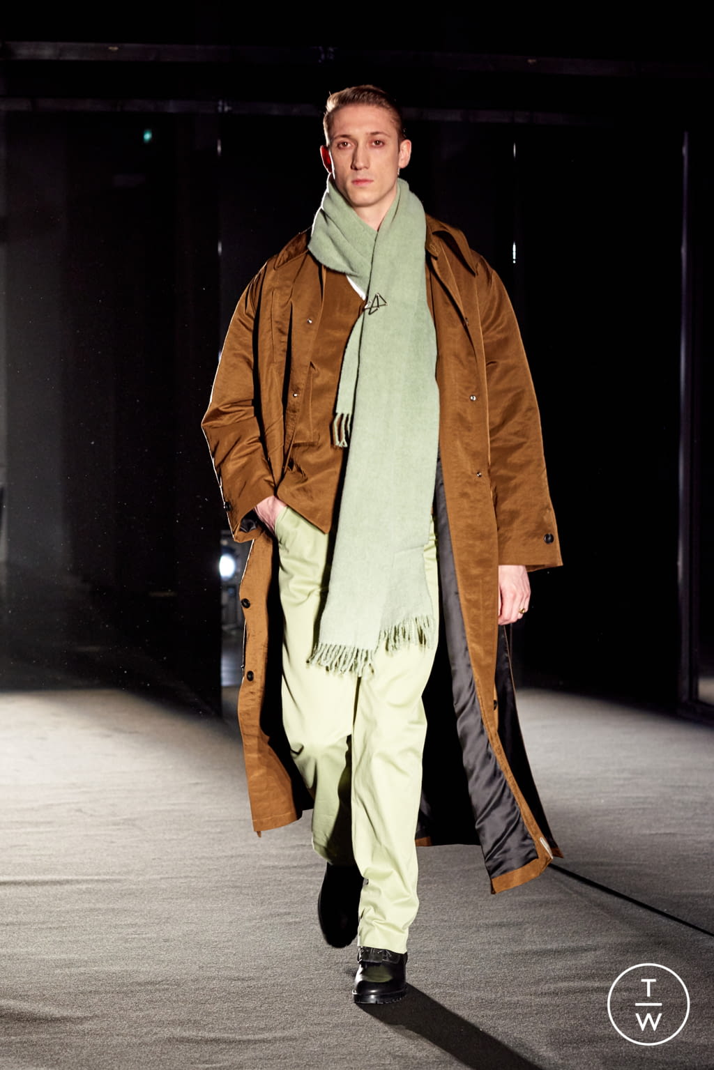 Fashion Week Paris Fall/Winter 2021 look 17 from the Louis Gabriel Nouchi collection 男装