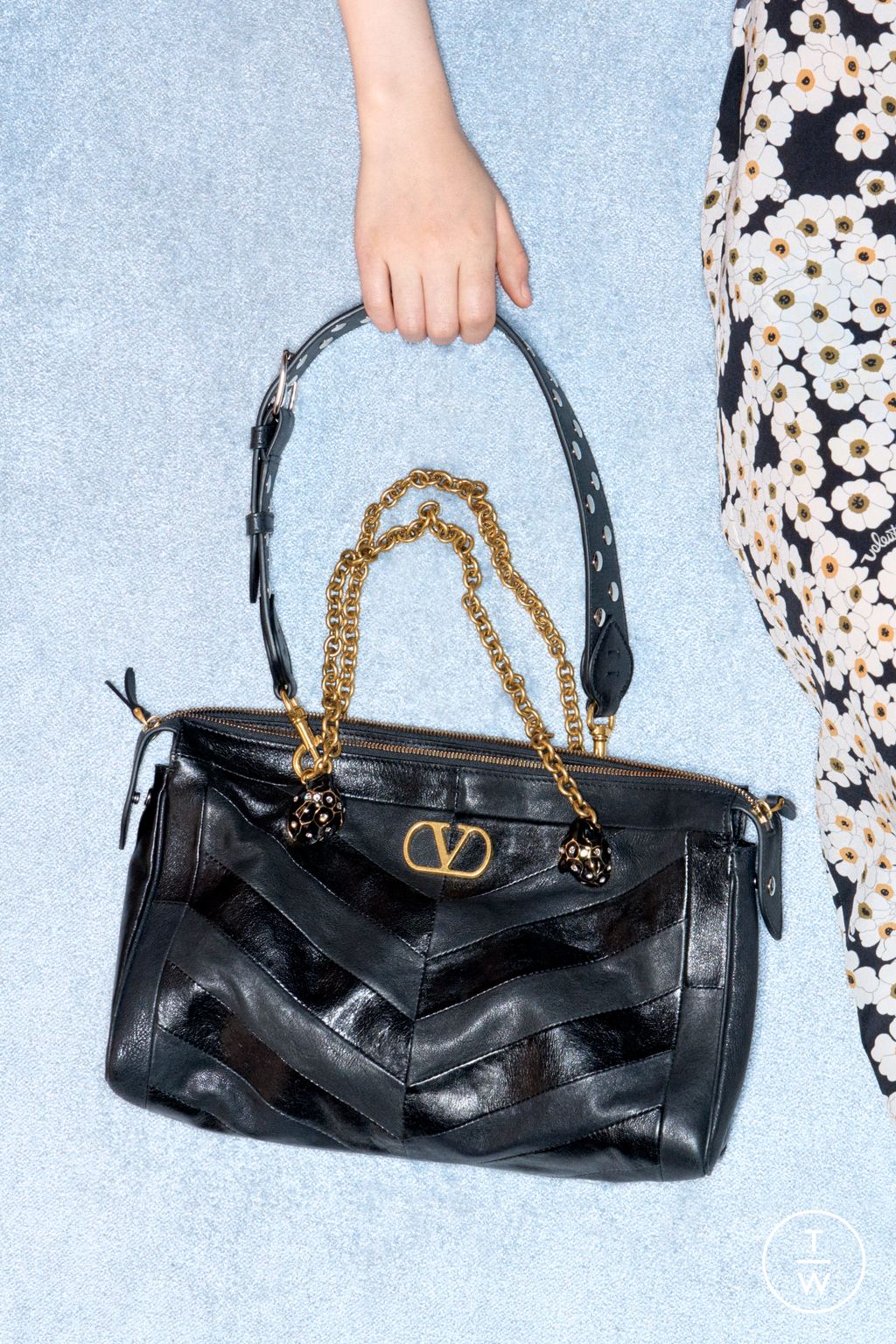 Fashion Week Paris Resort 2026 look 16 from the Valentino collection womenswear accessories