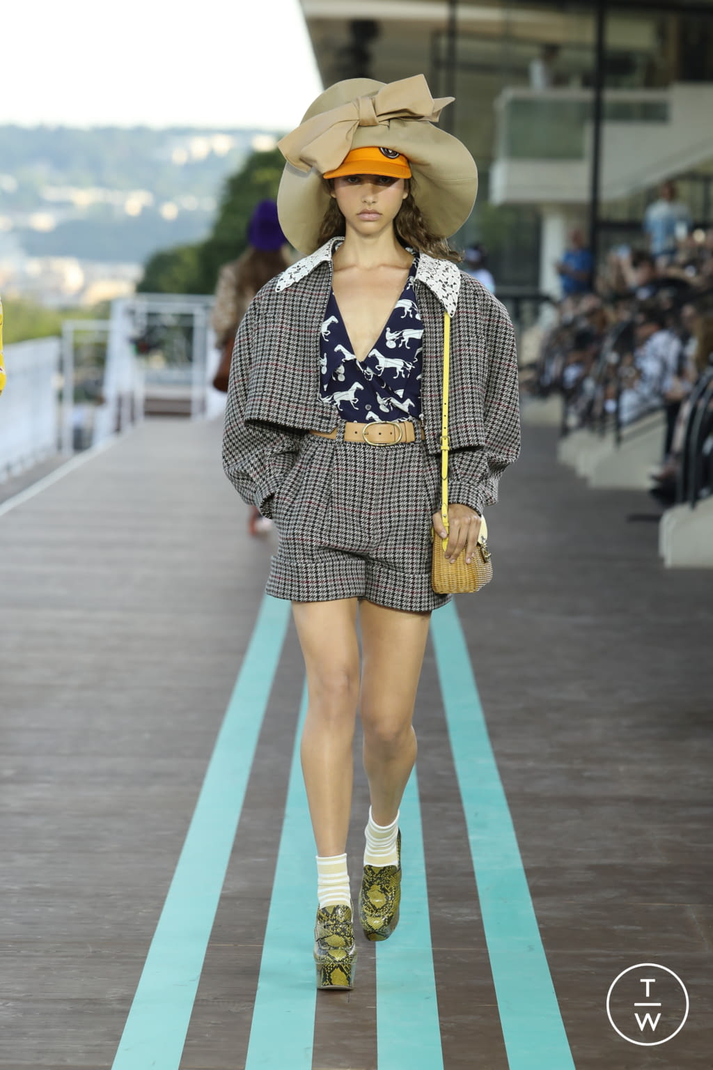 Fashion Week Paris Resort 2020 look 17 from the Miu Miu collection 女装