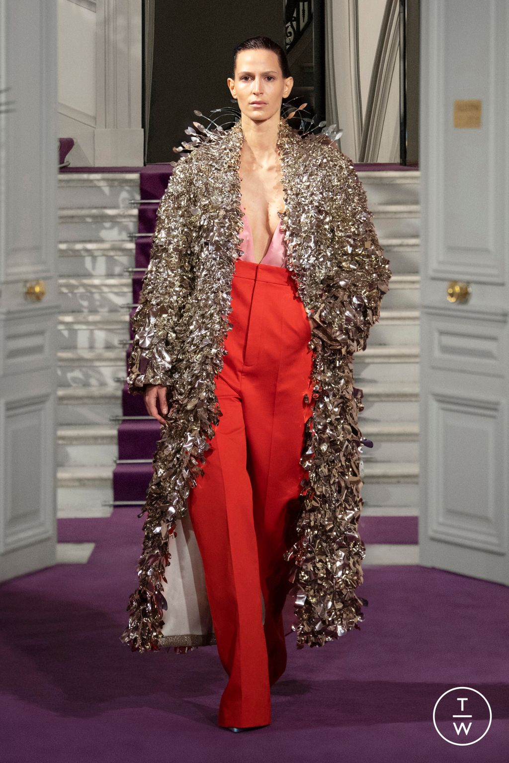 Fashion Week Paris Spring/Summer 2024 look 17 from the Valentino collection couture