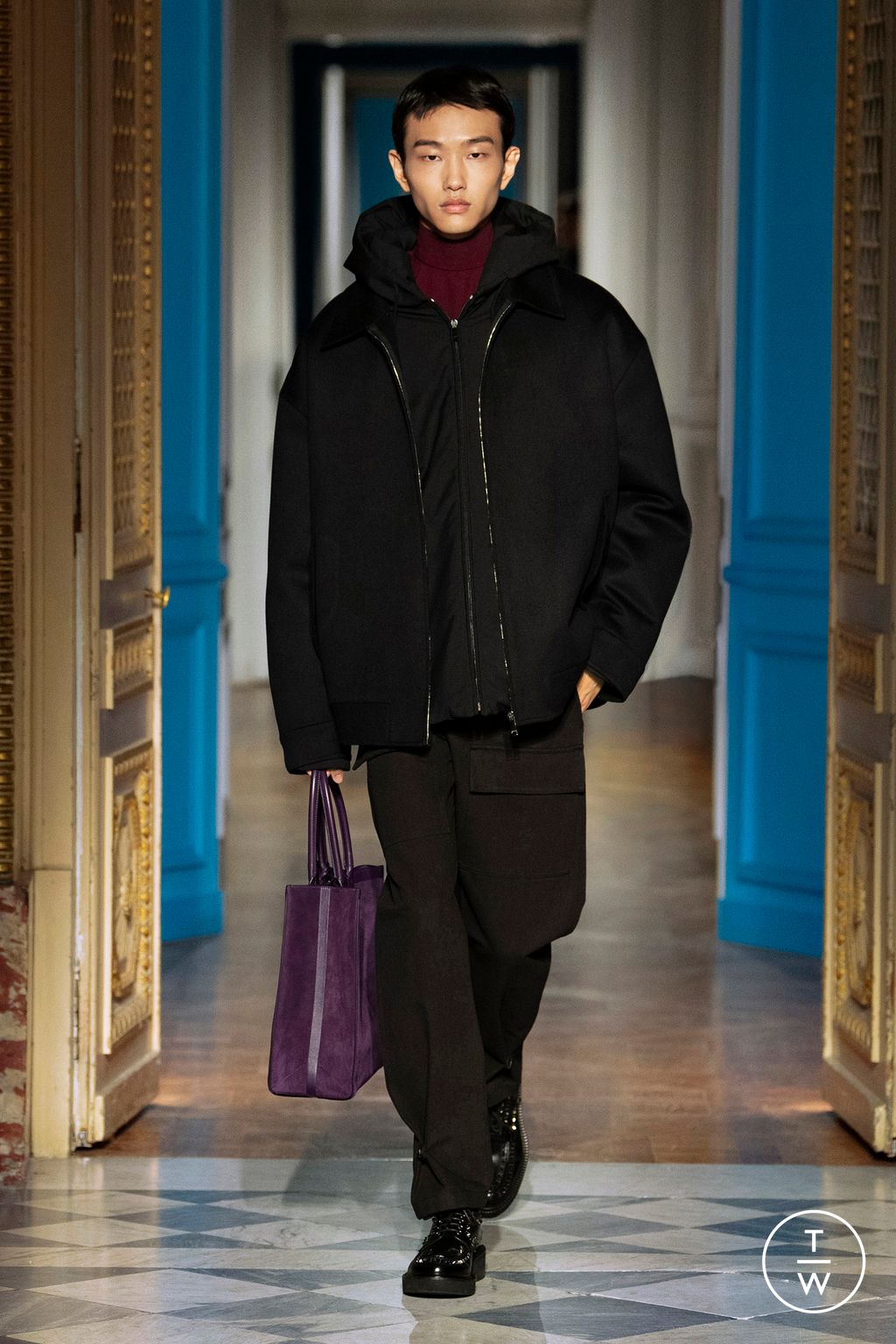 Fashion Week Paris Fall/Winter 2024 look 17 de la collection Valentino menswear