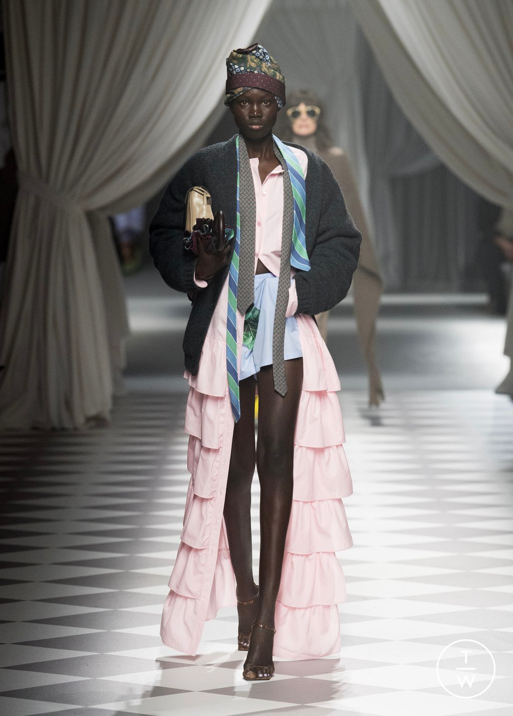 Fashion Week Milan Fall/Winter 2024 look 18 de la collection Moschino womenswear