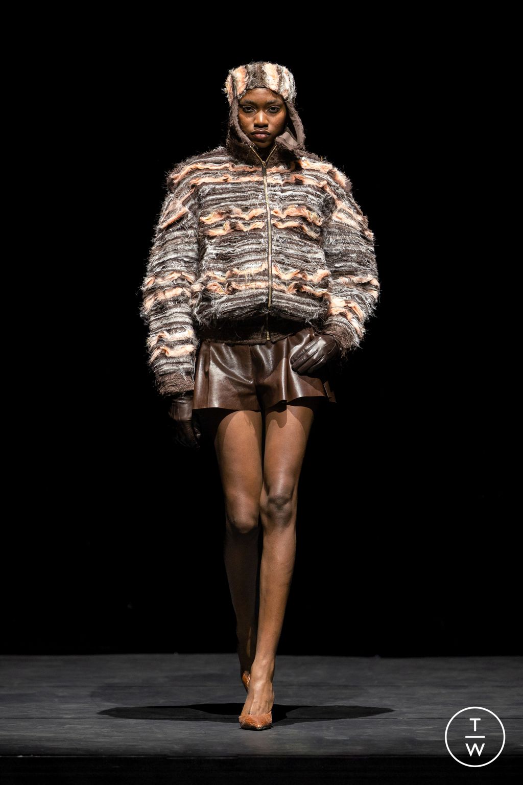 Fashion Week Paris Fall/Winter 2025 look 18 from the Ronald Van Der Kemp collection 高级定制