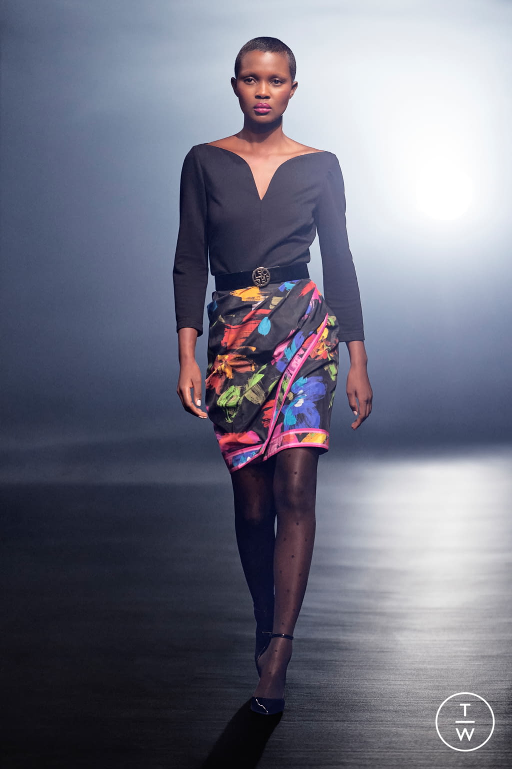 Fashion Week Paris Fall/Winter 2021 look 18 from the Leonard Paris collection womenswear