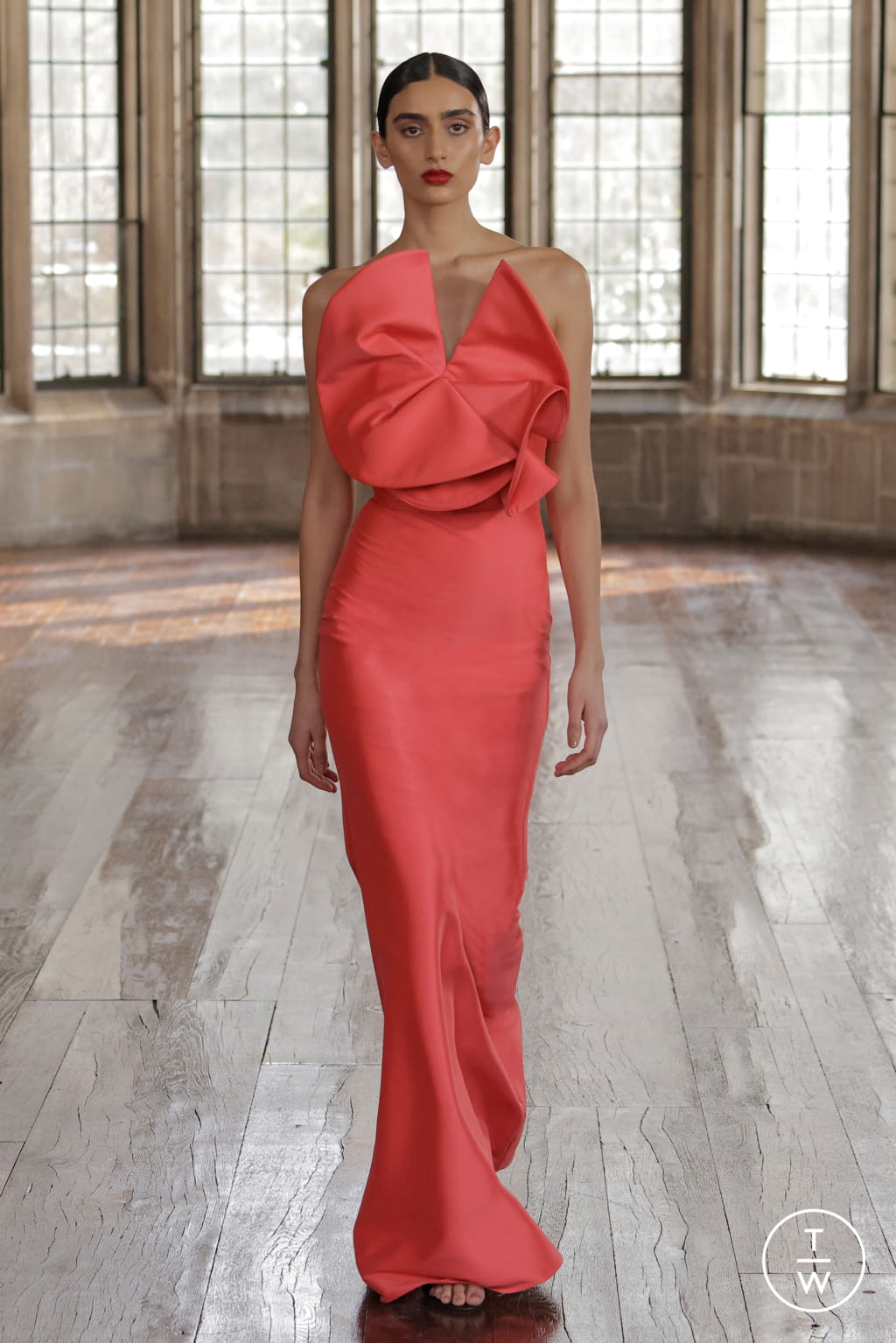 Fashion Week New York Fall/Winter 2022 look 18 from the Badgley Mischka collection womenswear