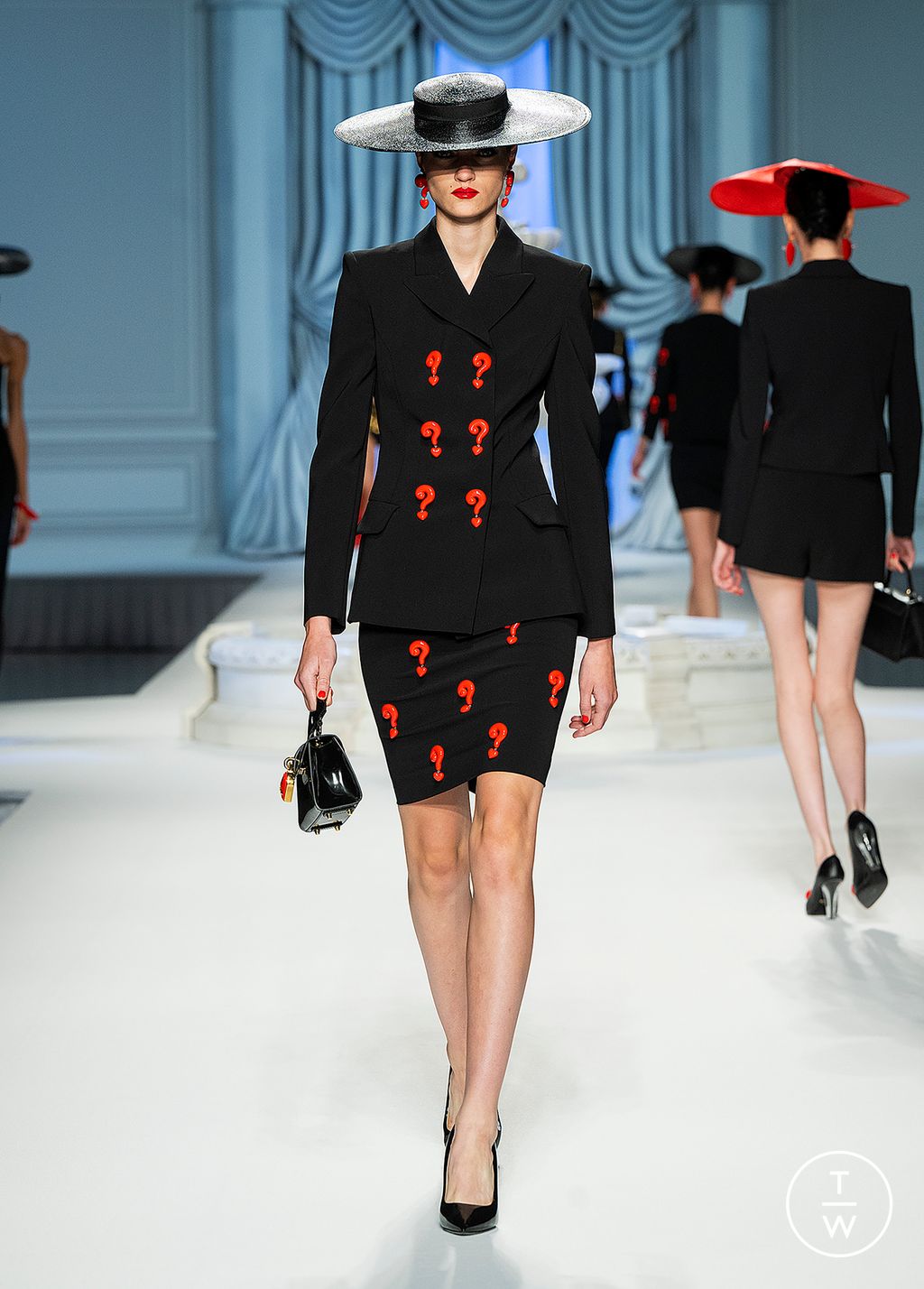 Fashion Week Milan Spring/Summer 2023 look 18 de la collection Moschino womenswear
