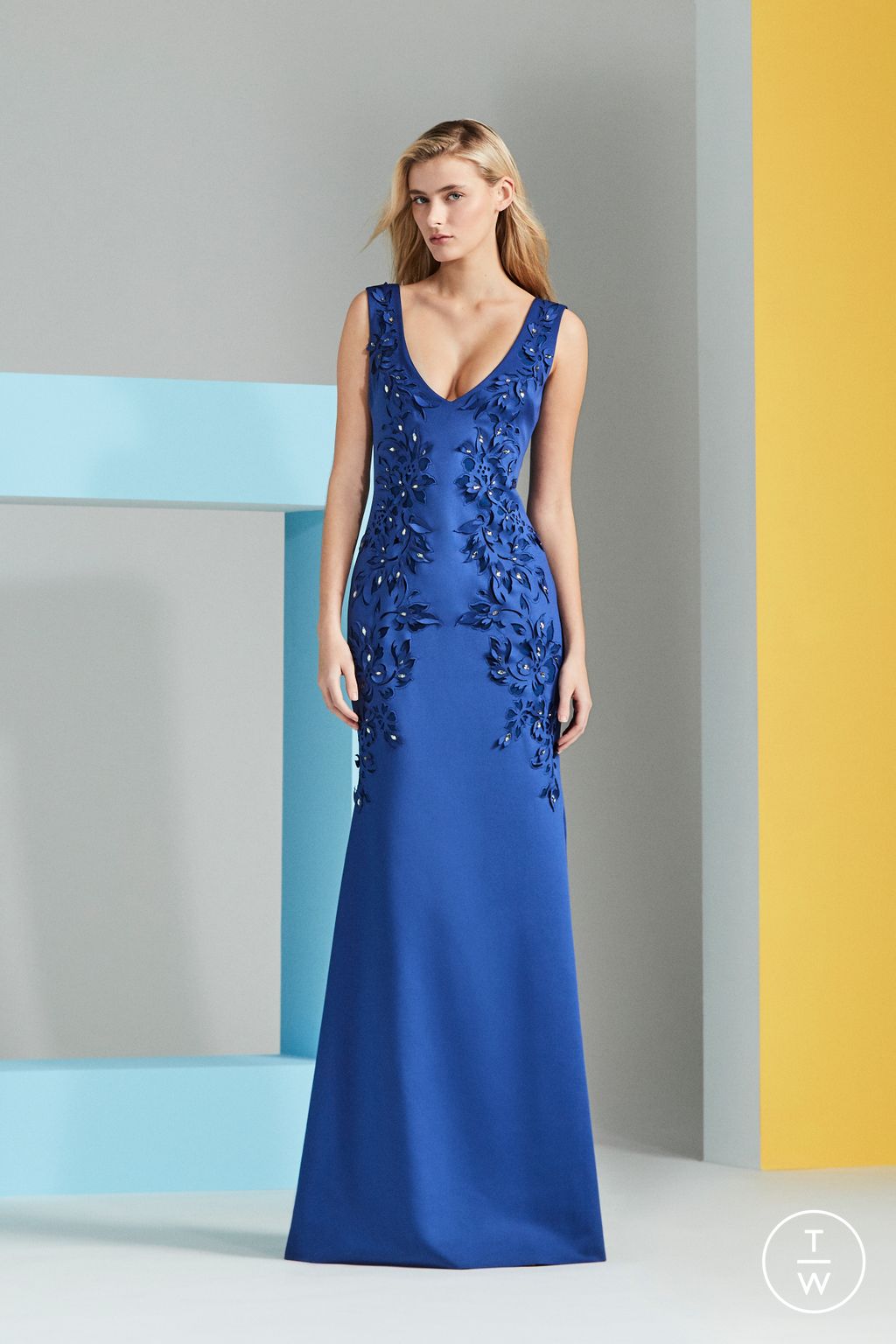 Fashion Week New York Pre-Fall 2023 look 18 from the Badgley Mischka collection womenswear