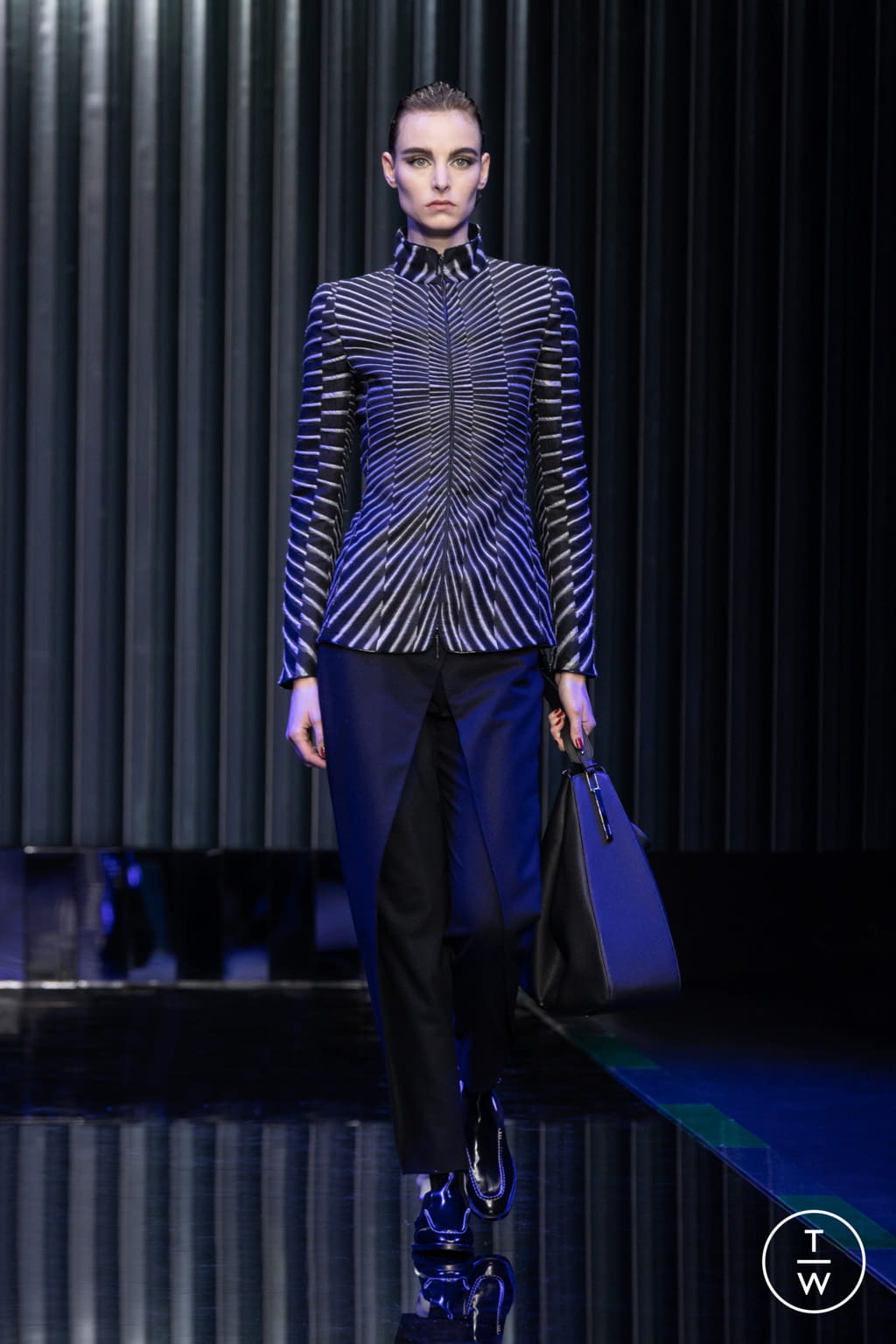 Fashion Week Milan Fall/Winter 2022 look 18 de la collection Giorgio Armani womenswear