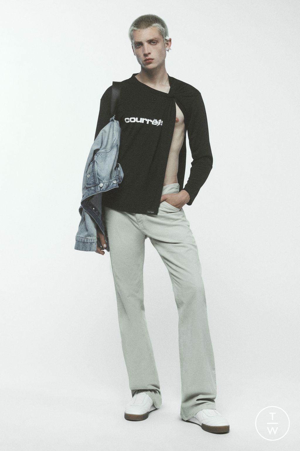 Fashion Week Paris Spring/Summer 2023 look 18 from the Courrèges collection menswear