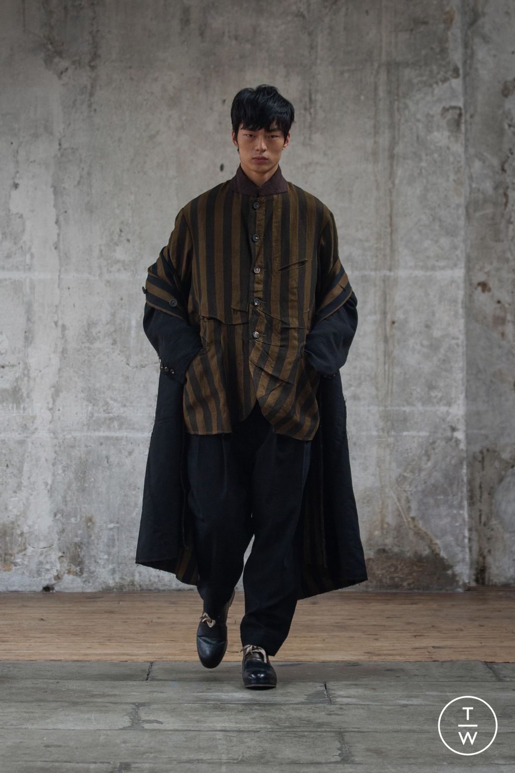 Fashion Week Paris Fall/Winter 2023 look 18 from the Ziggy Chen collection menswear