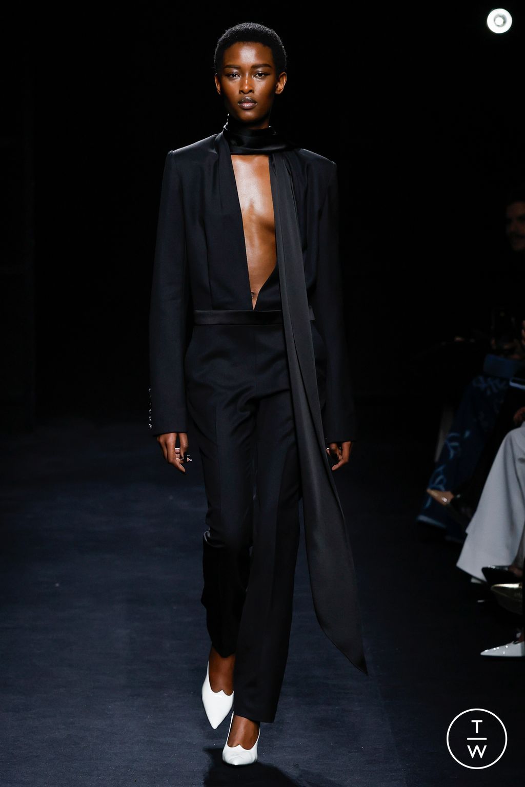 Fashion Week Paris Fall/Winter 2024 look 18 from the Nina Ricci collection 女装