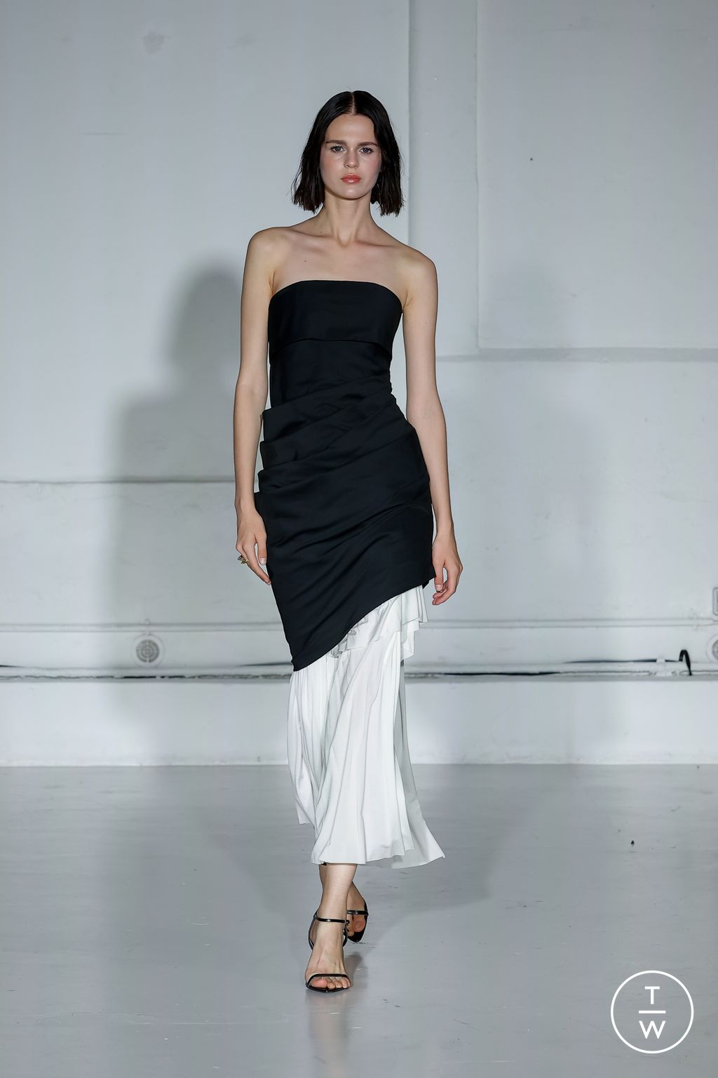 Fashion Week Paris Spring/Summer 2024 look 18 from the Mossi collection womenswear