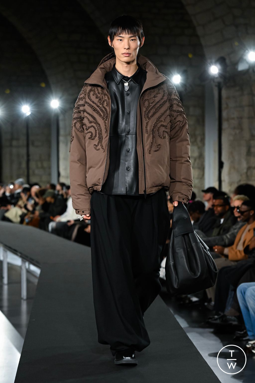Fashion Week Paris Fall/Winter 2026 look 18 from the TAAKK collection menswear