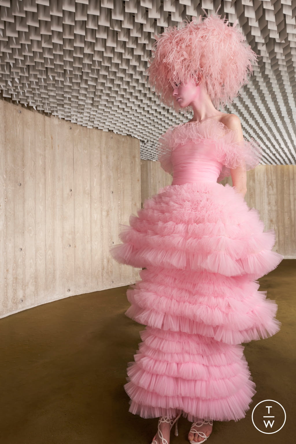 Fashion Week Paris Fall/Winter 2021 look 18 from the Giambattista Valli collection couture