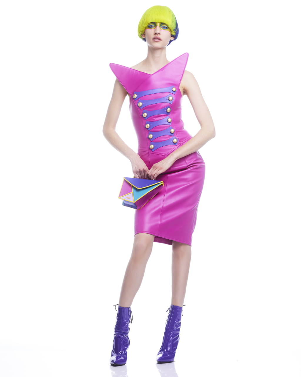 Fashion Week New York Pre-Fall 2022 look 18 from the Moschino collection 女装
