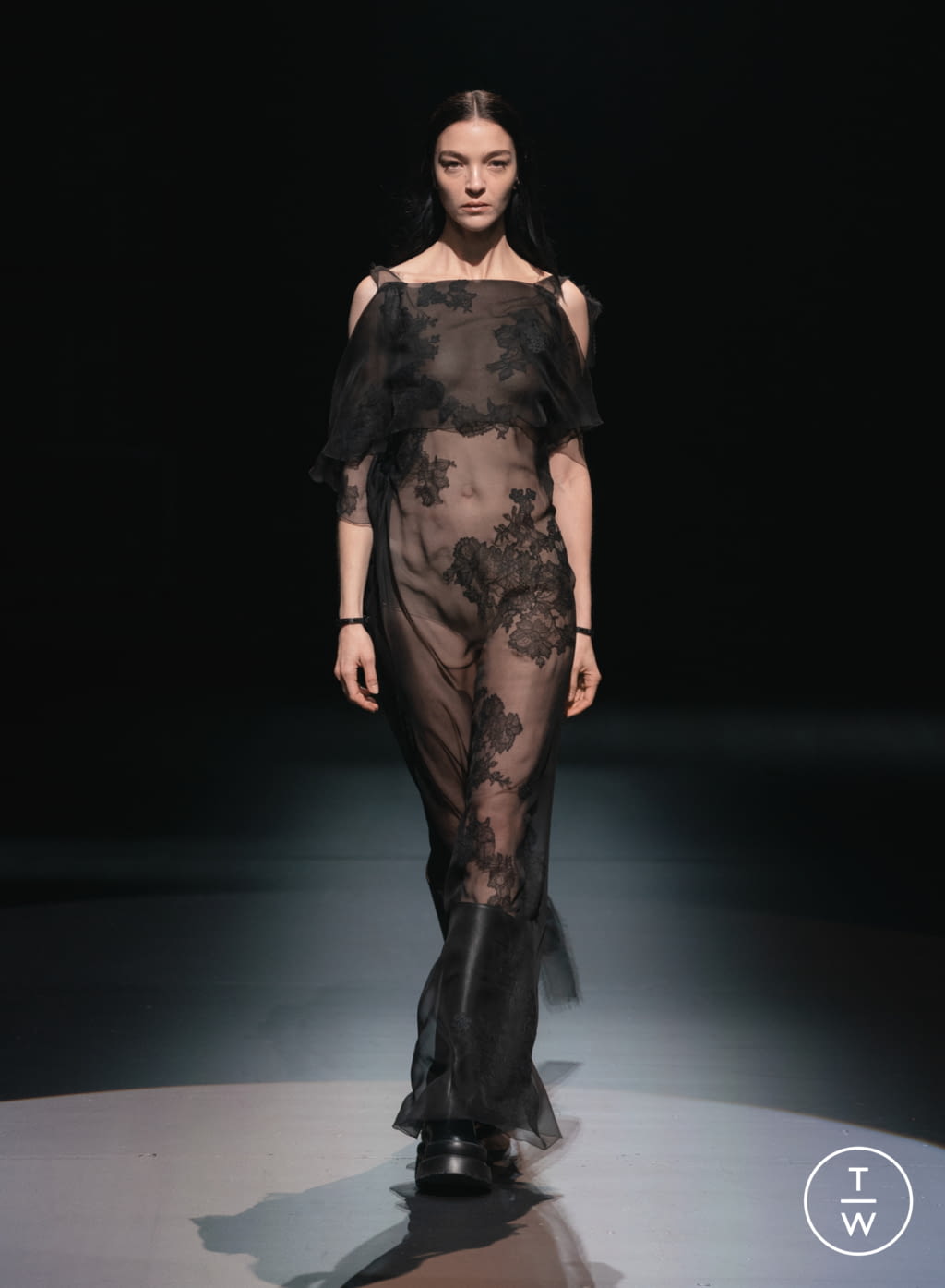 Fashion Week Milan Fall/Winter 2021 look 18 de la collection Valentino womenswear