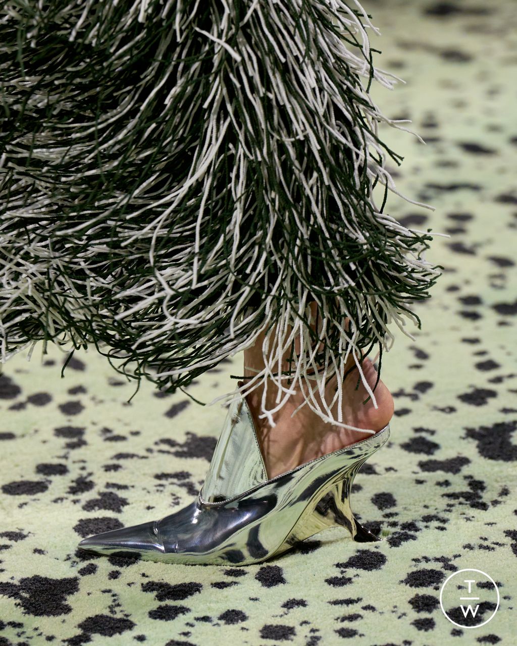 Fashion Week Milan Fall/Winter 2023 look 62 from the Bottega Veneta collection womenswear accessories