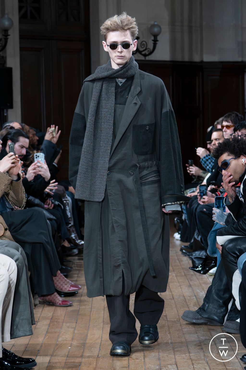 Fashion Week Paris Fall/Winter 2026 look 18 from the Ziggy Chen collection 男装