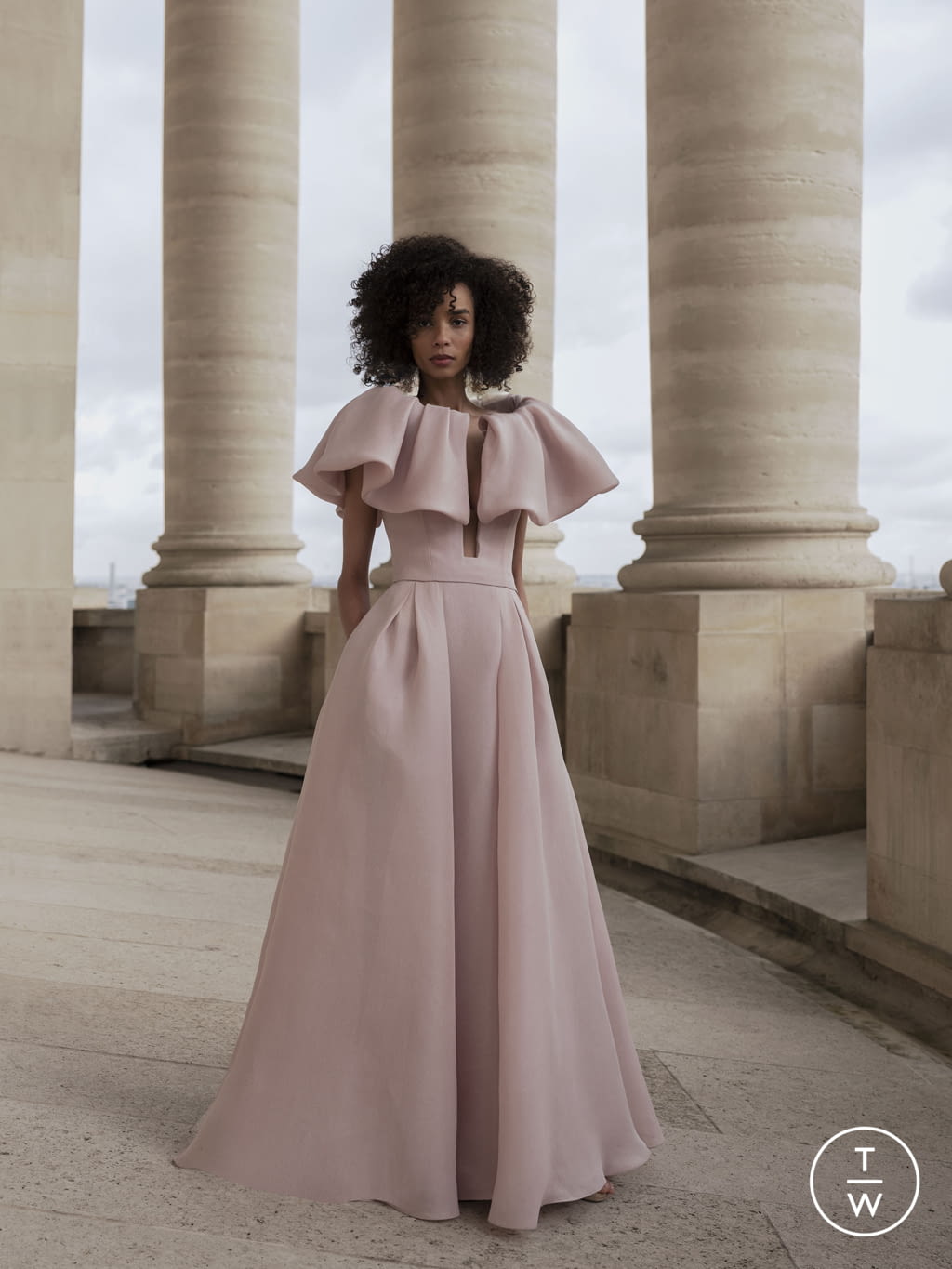 Fashion Week Paris Spring/Summer 2022 look 20 de la collection Christophe Josse couture