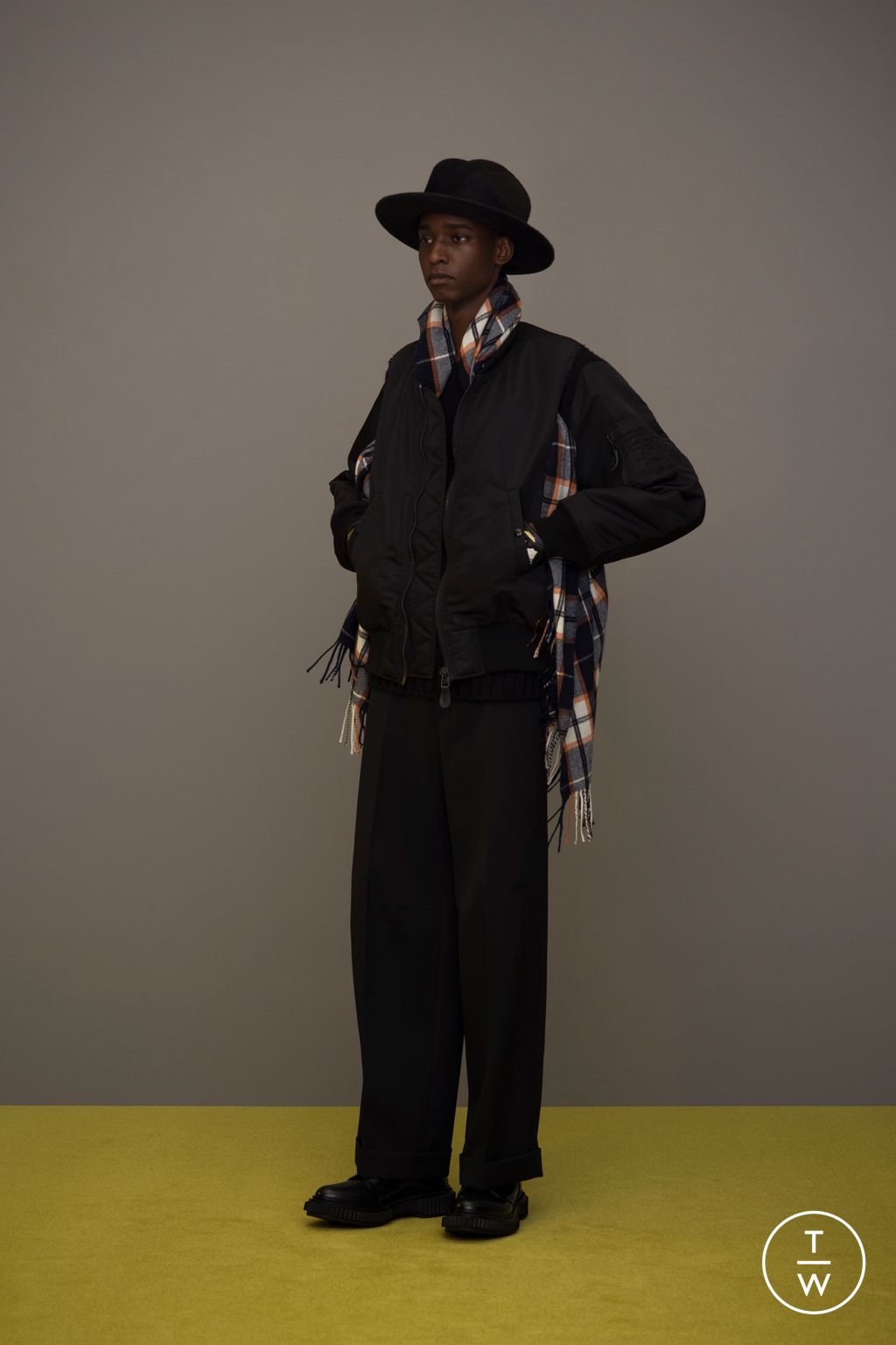 Fashion Week Paris Fall/Winter 2023 look 24 from the Undercover collection menswear