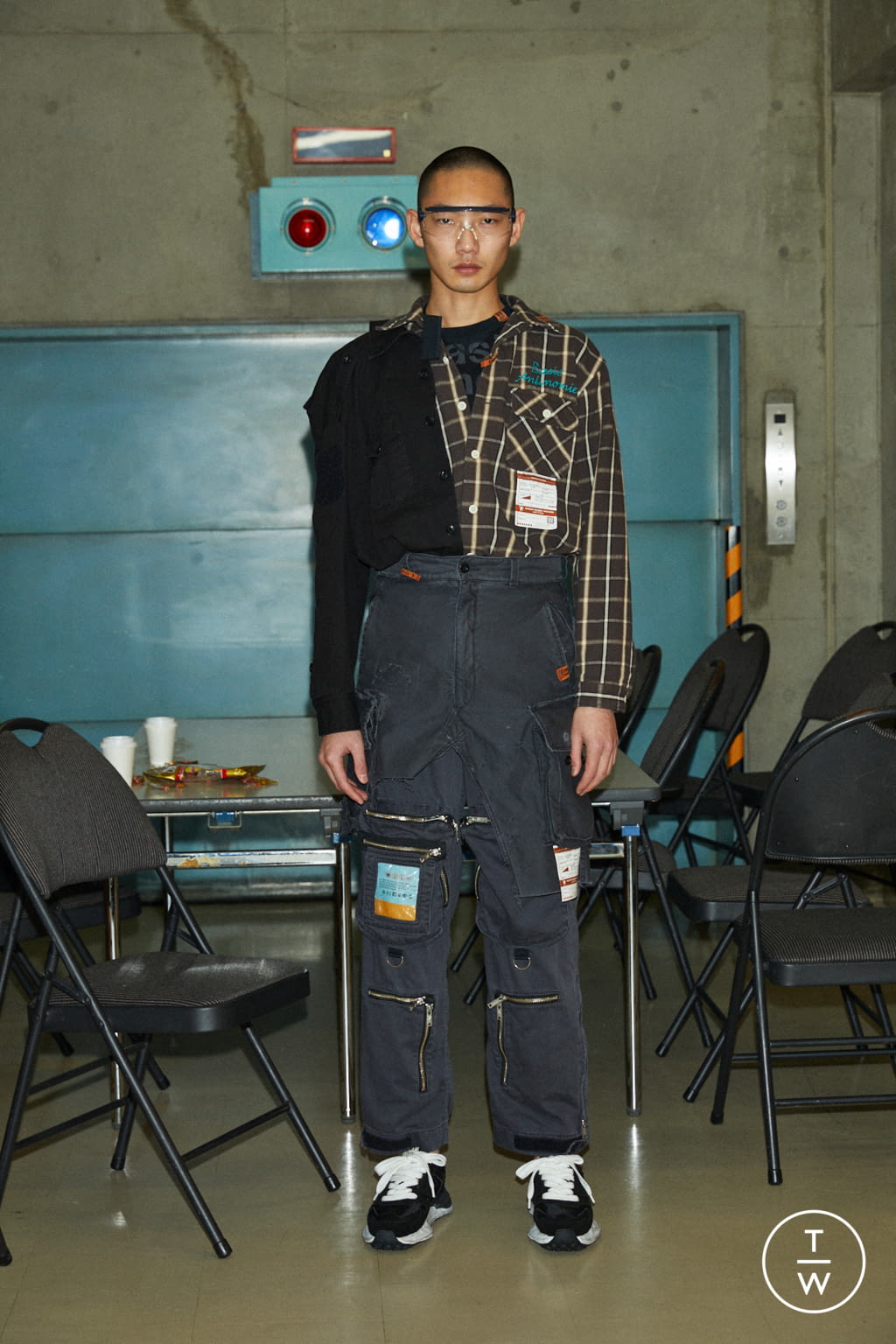 Fashion Week Paris Fall/Winter 2021 look 19 from the Maison Mihara Yasuhiro collection 男装