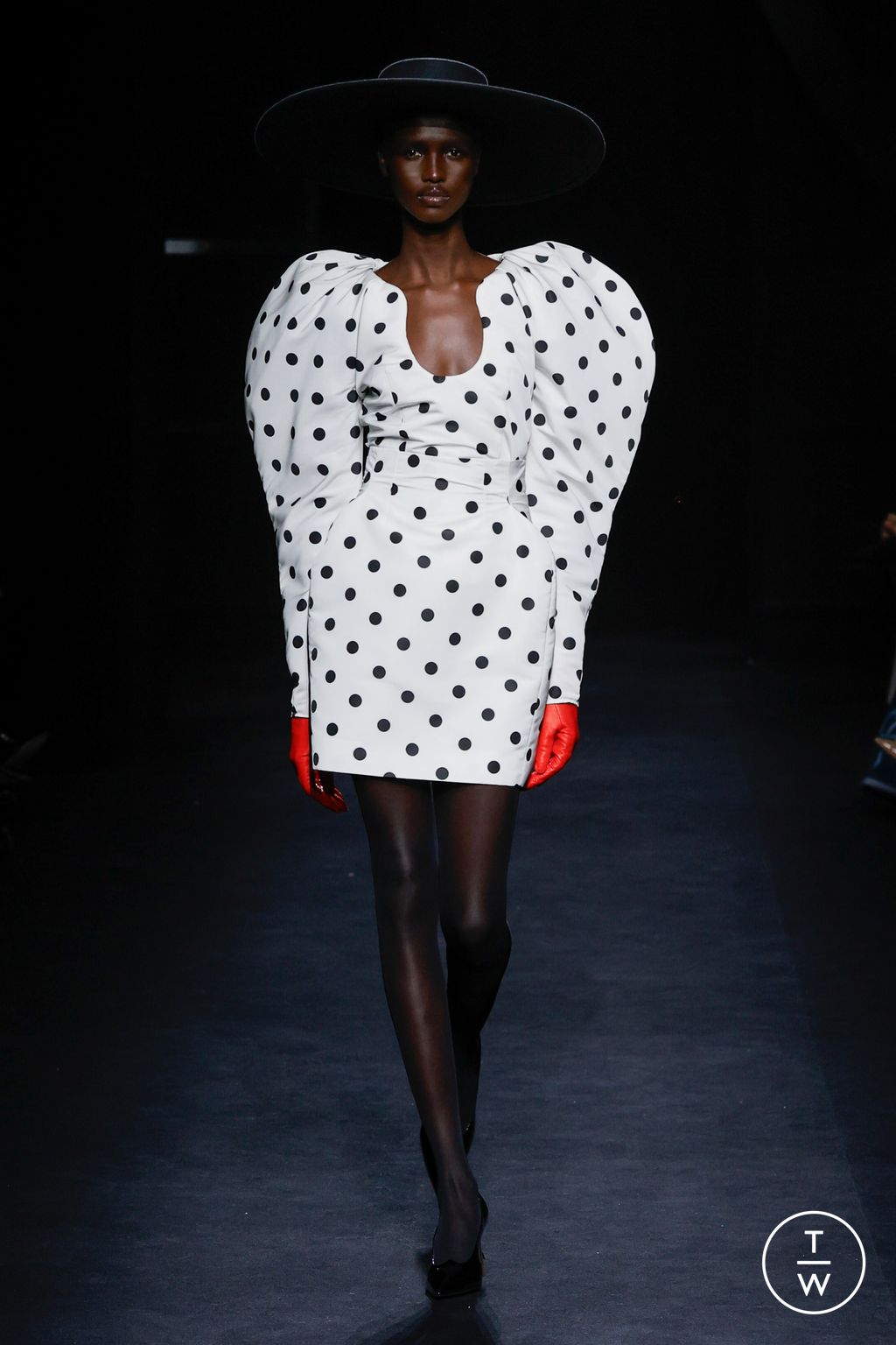 Fashion Week Paris Fall/Winter 2024 look 19 de la collection Nina Ricci womenswear