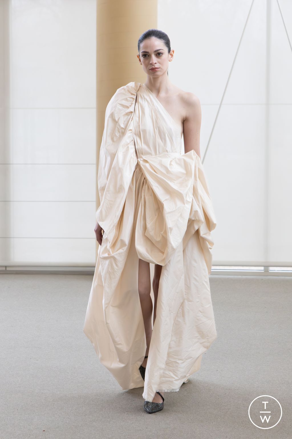 Fashion Week Paris Spring/Summer 2026 look 19 de la collection Aelis couture
