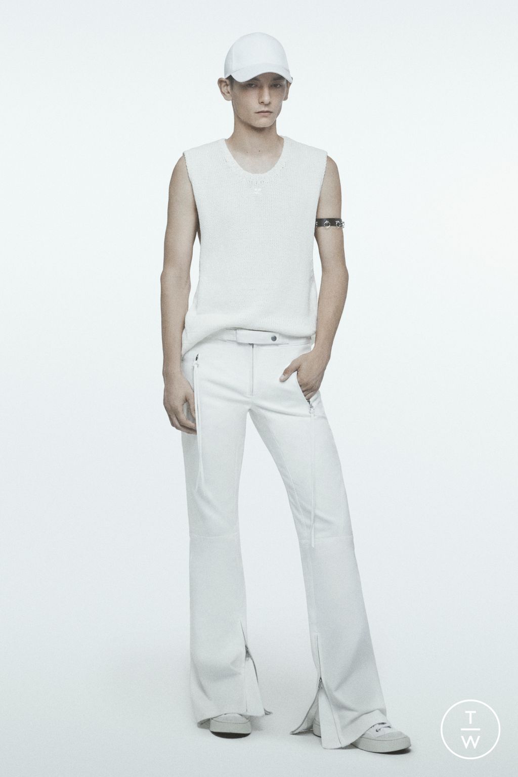 Fashion Week Paris Spring/Summer 2024 look 19 from the Courrèges collection menswear