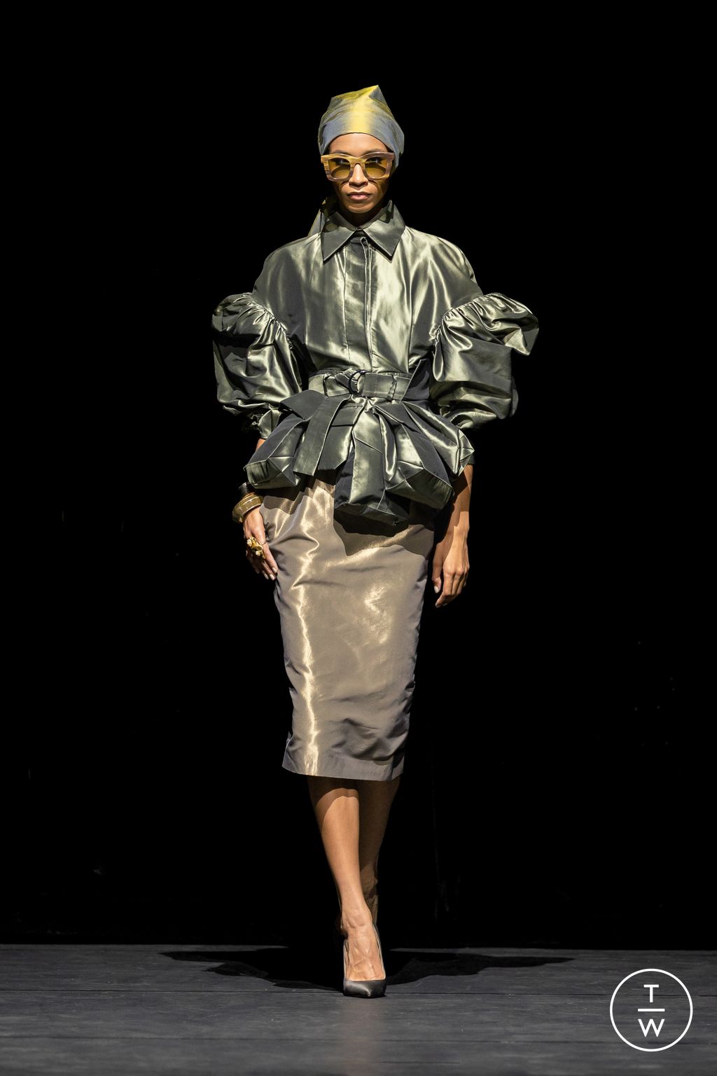 Fashion Week Paris Fall/Winter 2025 look 19 from the Ronald Van Der Kemp collection couture
