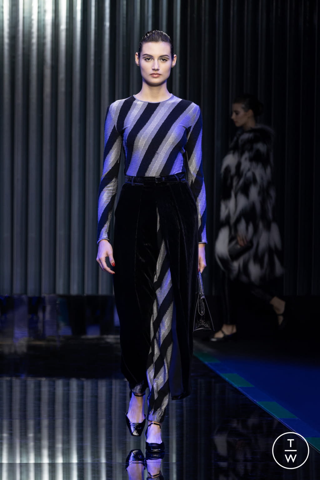 Fashion Week Milan Fall/Winter 2022 look 19 from the Giorgio Armani collection womenswear