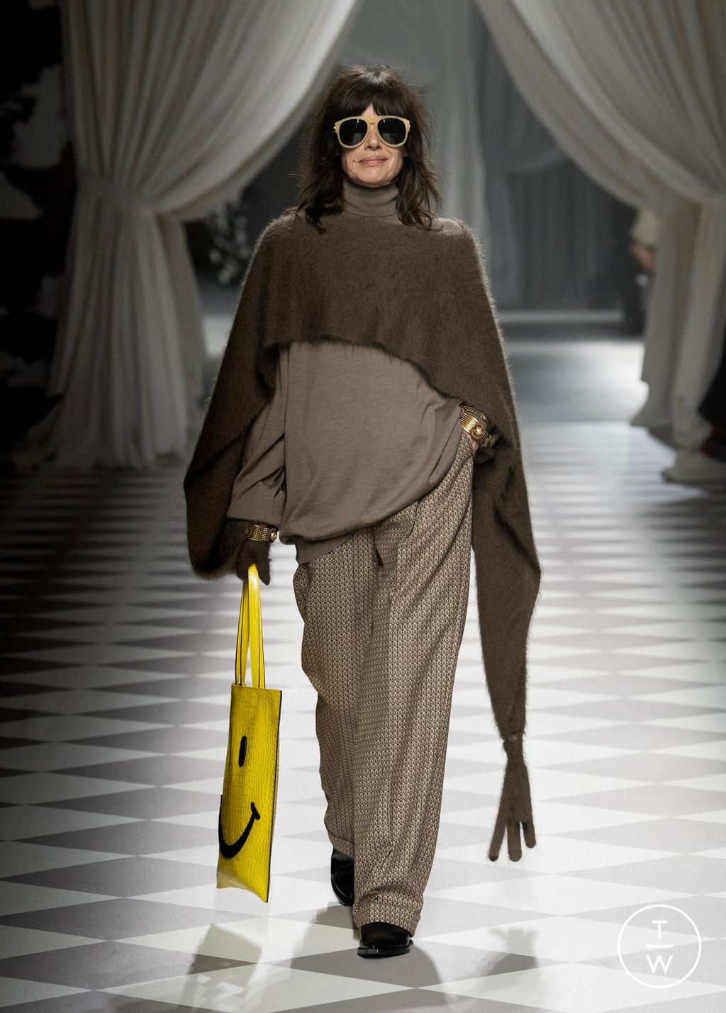 Fashion Week Milan Fall/Winter 2024 look 19 de la collection Moschino womenswear