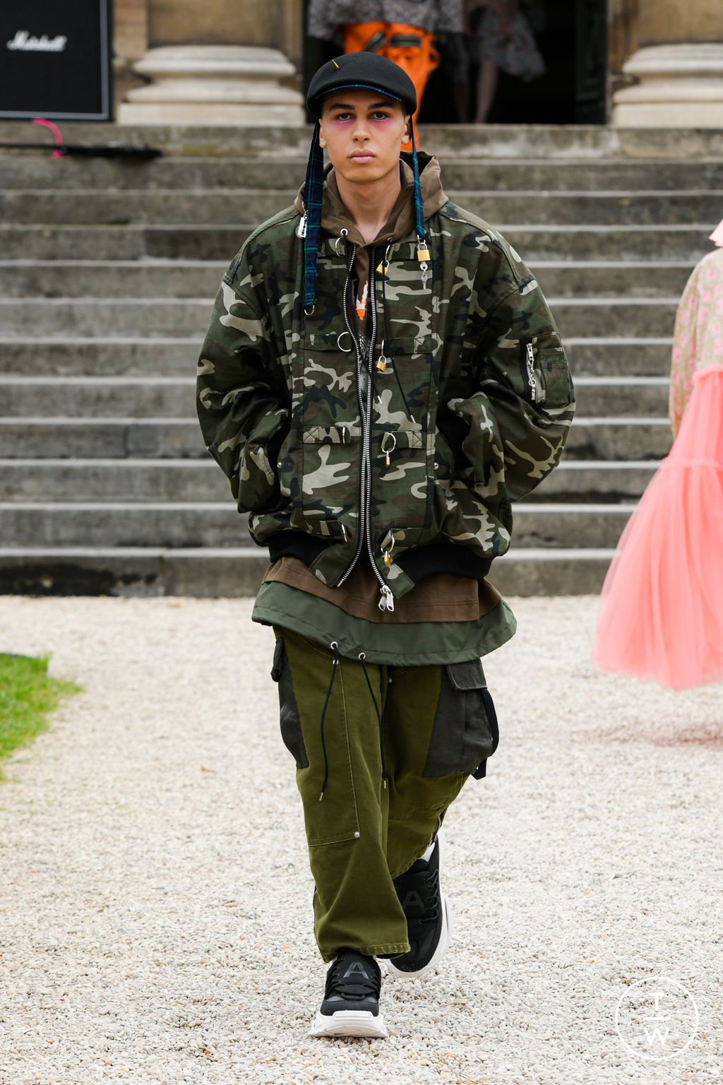 Fashion Week Paris Spring-Summer 2025 look 19 from the KIDILL collection 男装