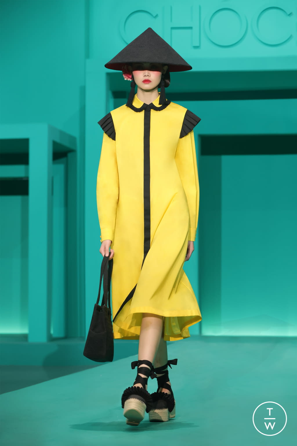 Fashion Week New York Spring/Summer 2022 look 19 from the Chocheng collection womenswear