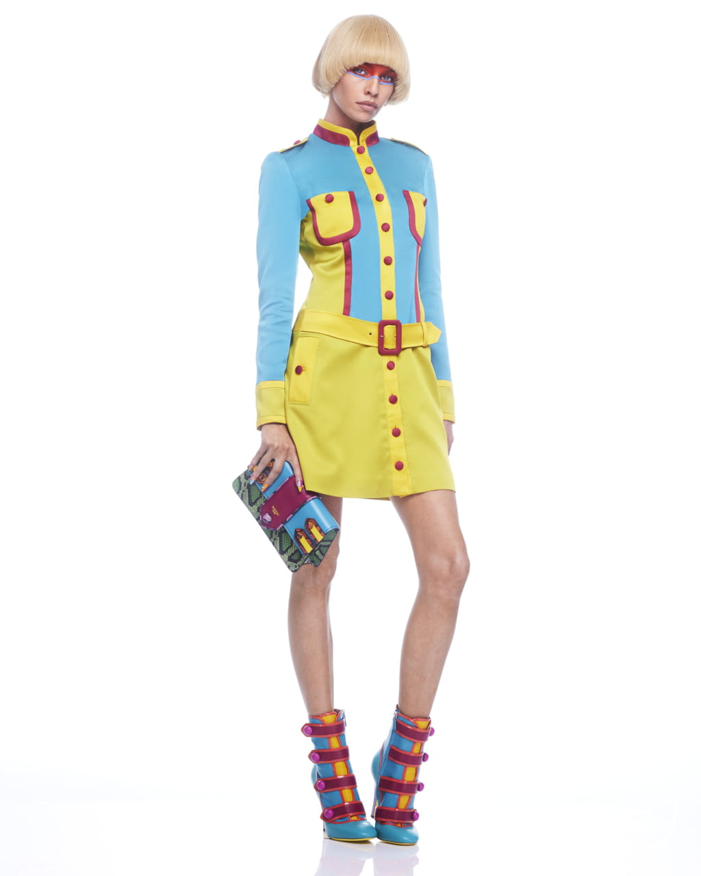 Fashion Week New York Pre-Fall 2022 look 19 from the Moschino collection womenswear