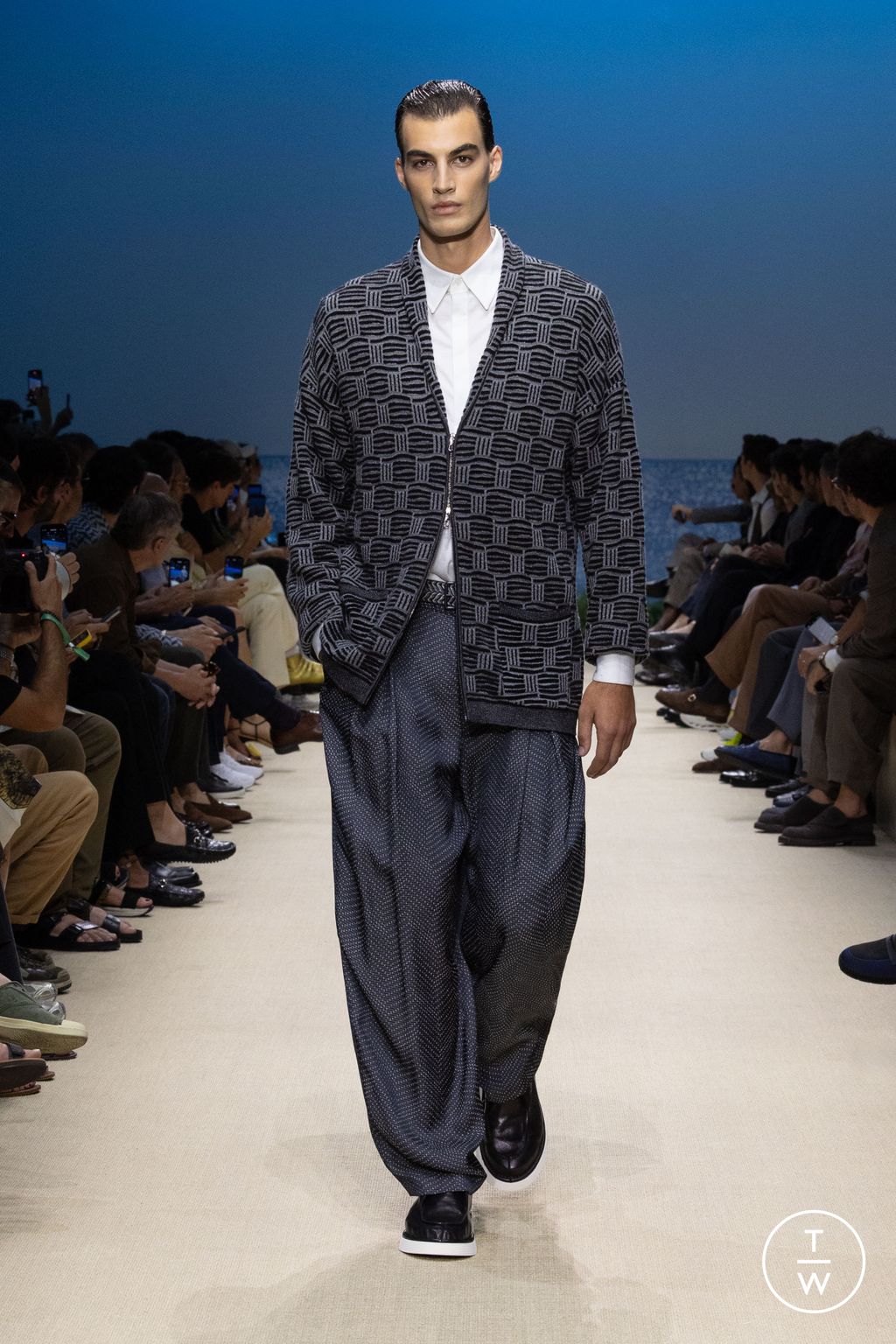 Fashion Week Milan Spring/Summer 2026 look 19 from the Giorgio Armani collection 男装