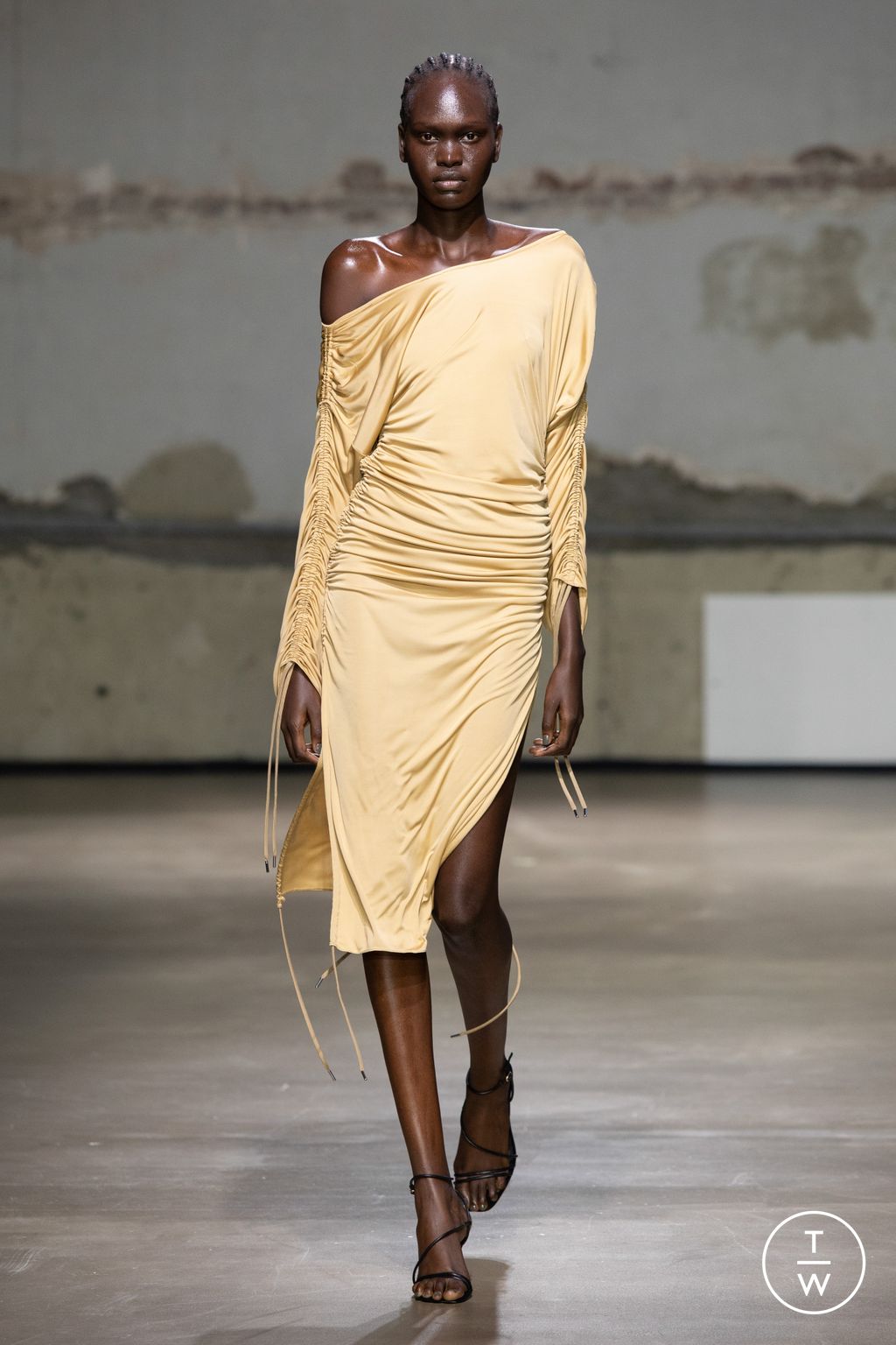 Fashion Week Paris Spring/Summer 2023 look 19 from the Atlein collection womenswear